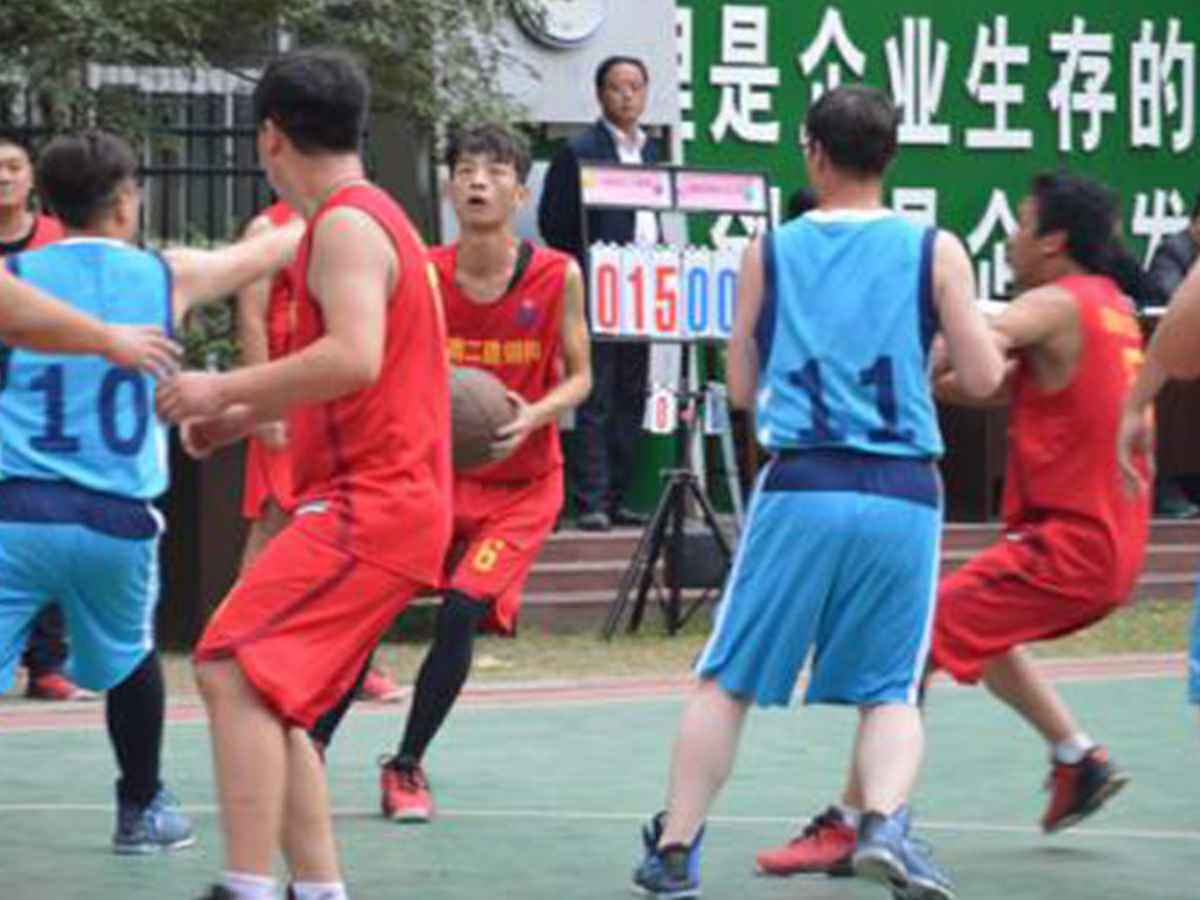 参加武汉伟平航空运输有限公司“奋进杯”男子篮球赛